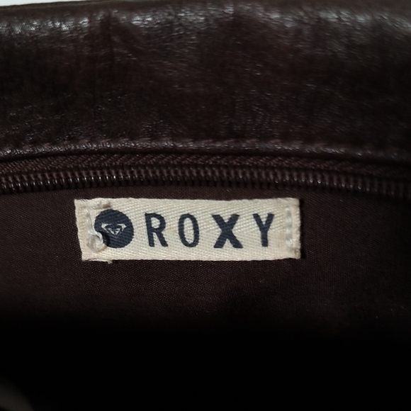 Roxy Crossbody Bag - Picture 3 of 9